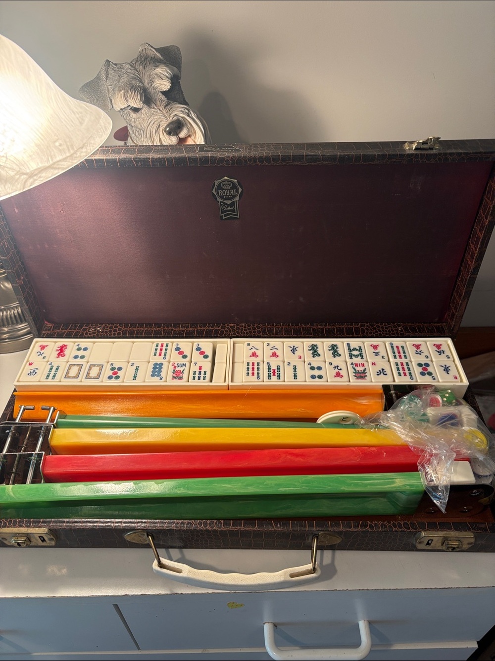 Vintage Royal brand by Crisloid plastics mah-jongg game in case
